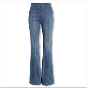 We the Free - Slim Flare Seam Stretch Blue Jeans - Size 28